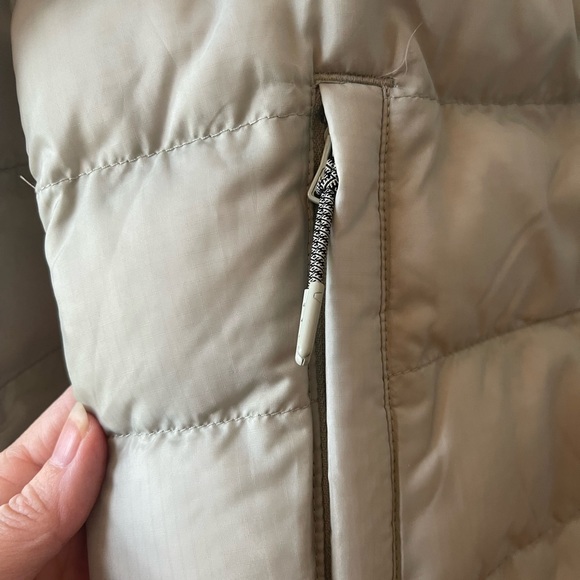 Levi’s NWT Sz Med Edie packable jacket; lightweight, synthetic down puffer - Picture 14 of 14
